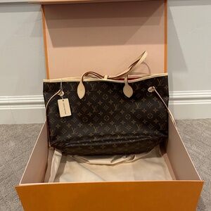Louis Vuitton Neverfull MM tote